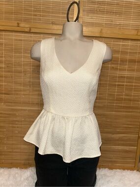 Vintage Forever 21 textured V-neck peplum top cream sleeveless blouse woman’s XS